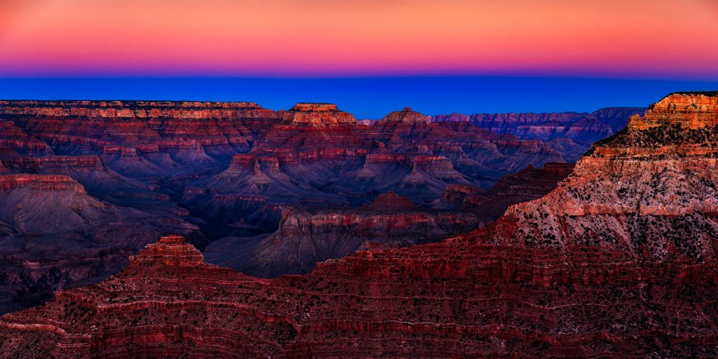 R5__3144 Photo of the Grand Canyon as the last rays of sunshine climb up the rim